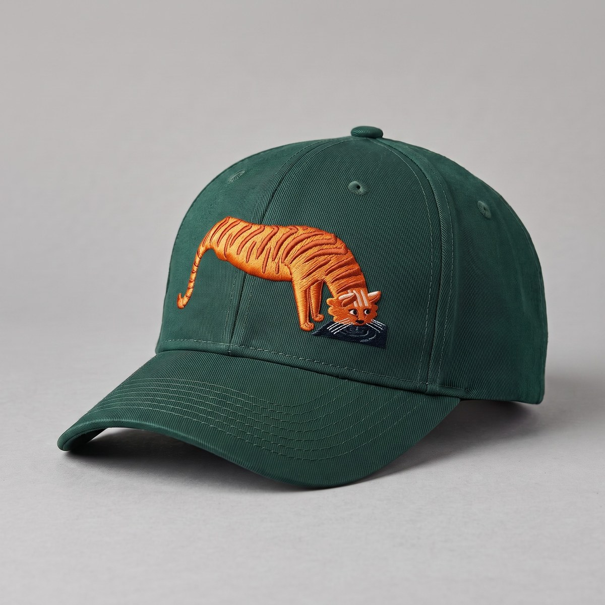 Embroidered cap — tiger